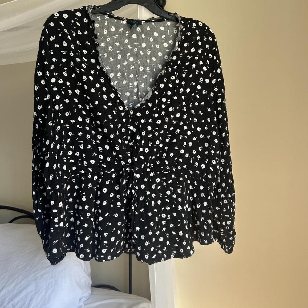 Rue21 Black and White Floral Top